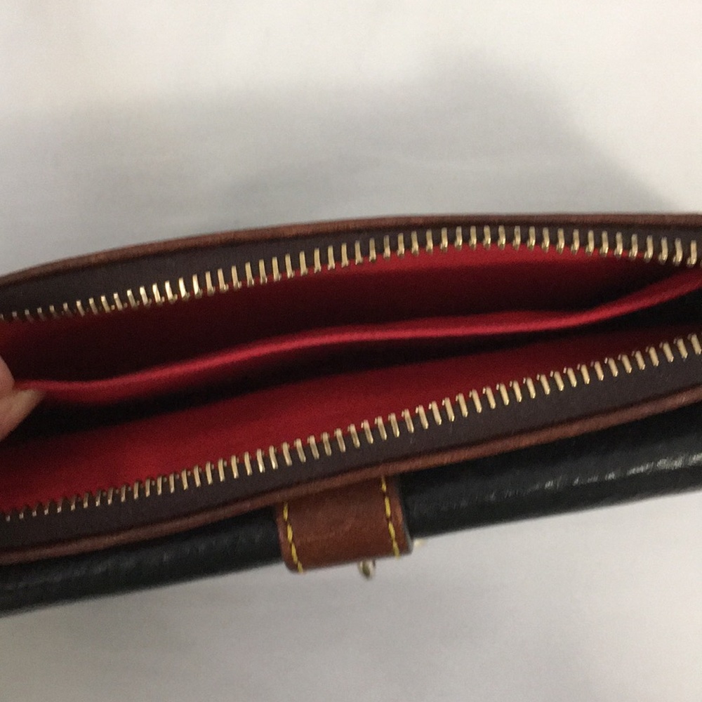 Dooney and Bourke clutch style wristlet/tiny bag - Picture 4 of 6